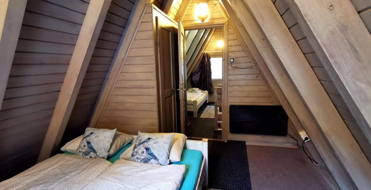 Lodge Osada Pod Beskidem- Chatki Caloroczne