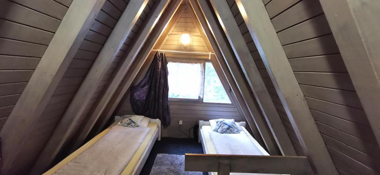 Osada Pod Beskidem- Chatki Caloroczne Lodge