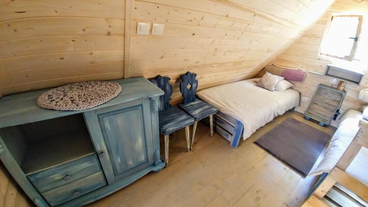 Lodge Osada Pod Beskidem- Chatki Caloroczne *