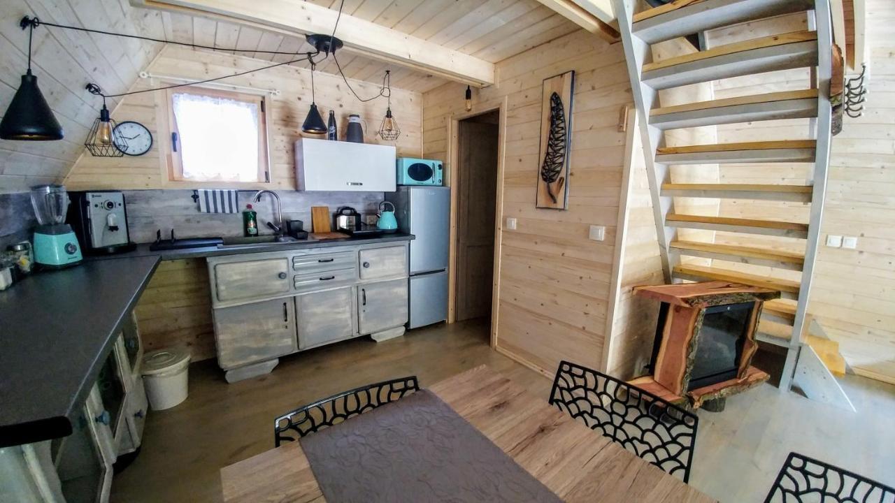 Osada Pod Beskidem- Chatki Caloroczne Lodge