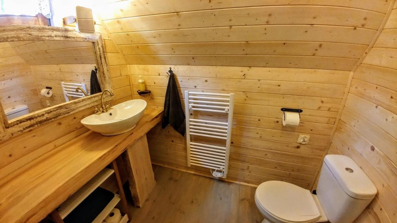Lodge Osada Pod Beskidem- Chatki Caloroczne