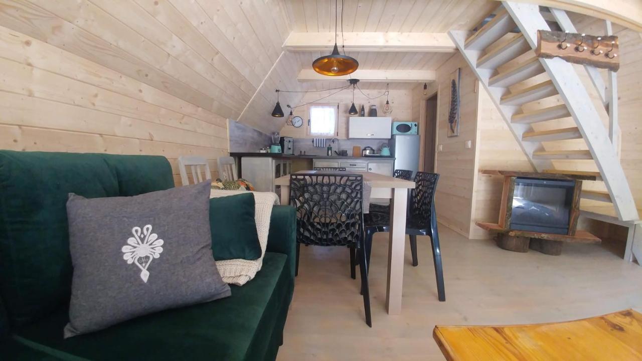 Lodge Osada Pod Beskidem- Chatki Caloroczne