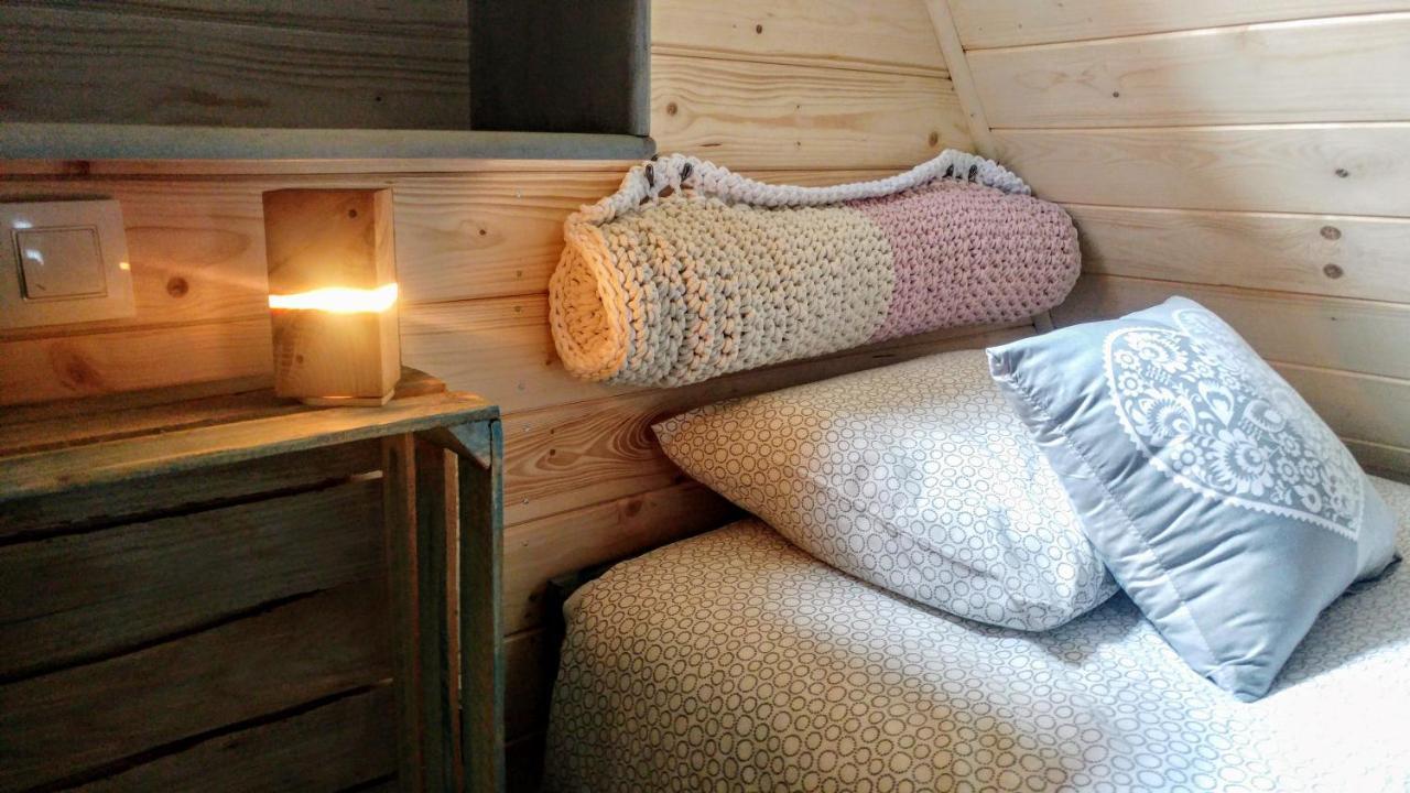 Lodge Osada Pod Beskidem- Chatki Caloroczne *